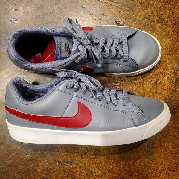 Nike tennis shoes - Picture 1 of 1